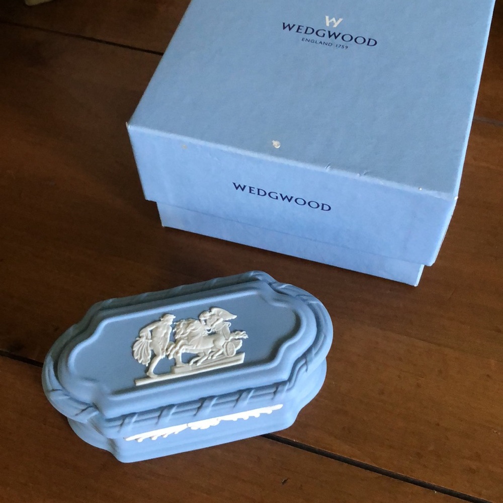 Wedgwood Portland Blue Oblong Trinket Box vintage nwt